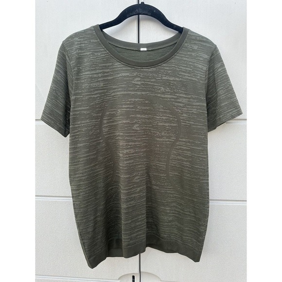Lululemon Swiftly Tech Short Sleeve Relaxed Fit Camo Green Sz 8 Read - Picture 5 of 16